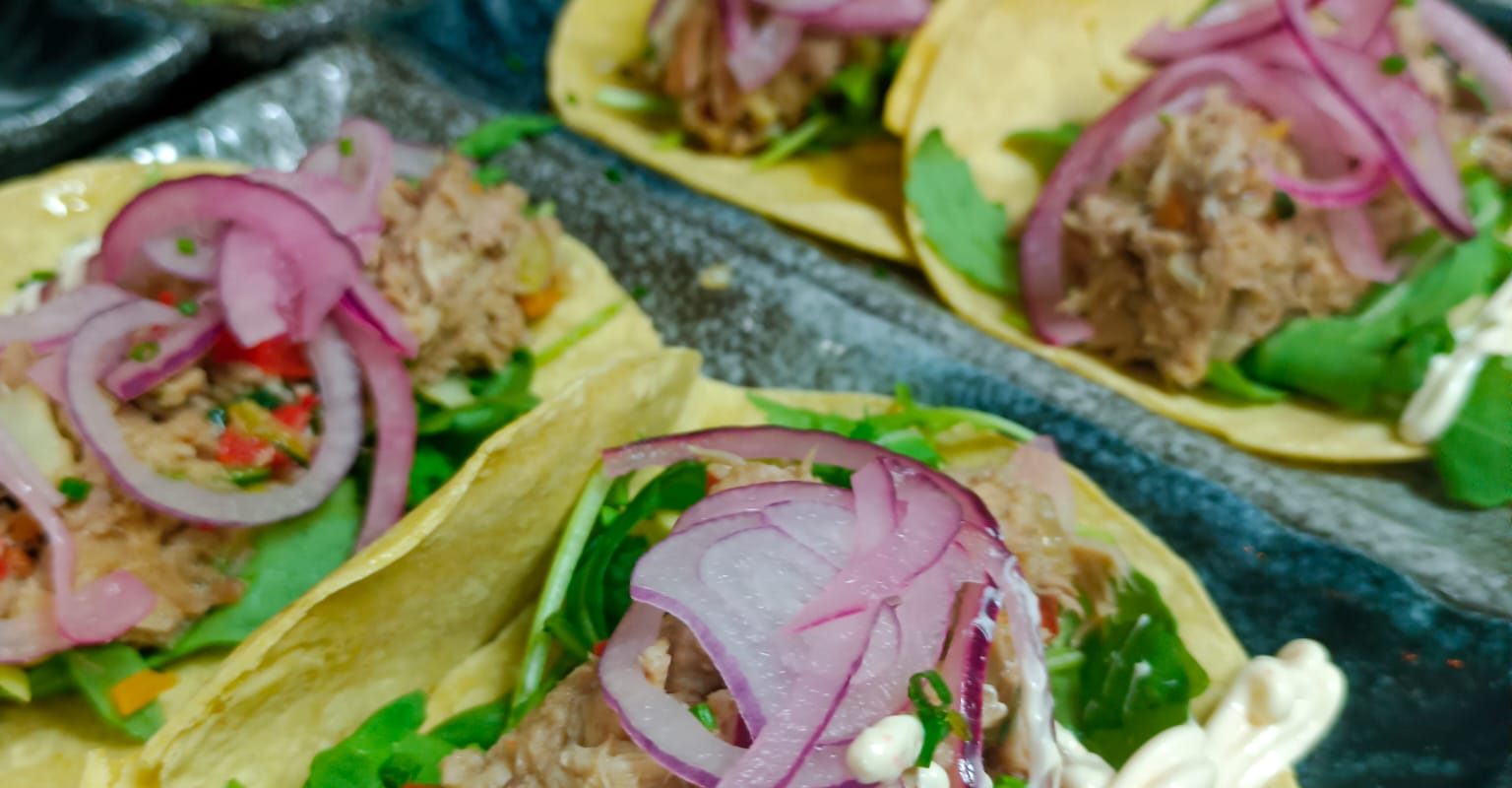 tacos de rostit de porc - katán restaurant