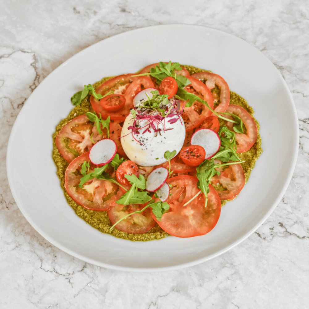 CARPACCIO DE TOMÀQUET, PESTO I BURRATA